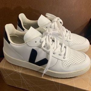 VEJA V-10 Extra White Black Shoes